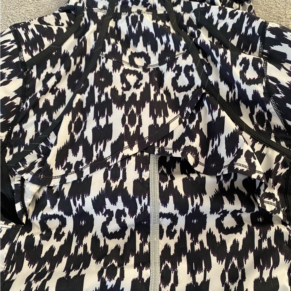 lululemon athletica Black and White Patterned Hoodie Jacket - Picture 8 of 13